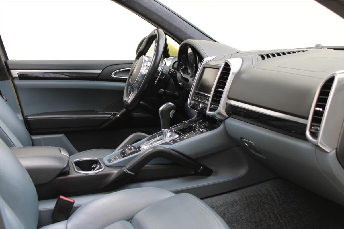 Porsche Cayenne SUV / Terénní 4,8 l 294 kw