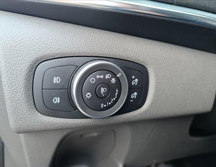 Ford Tourneo Custom MPV 2,0 l 125 kw