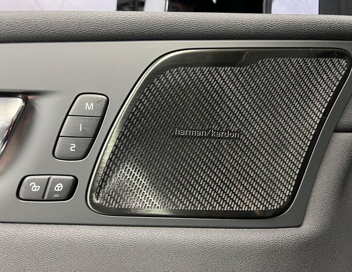 Volvo XC60 SUV / Terénní 2,0 l 288 kw