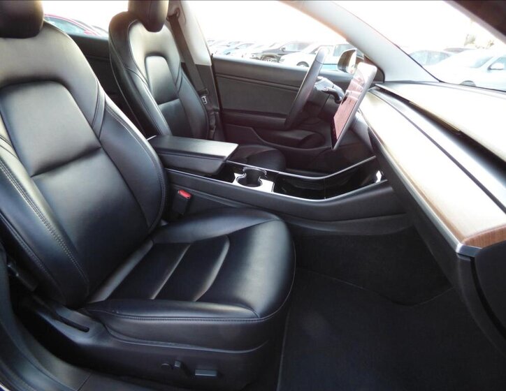 Tesla Model 3 Sedan 0,0 377 kw