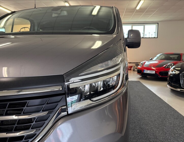Renault Trafic 8