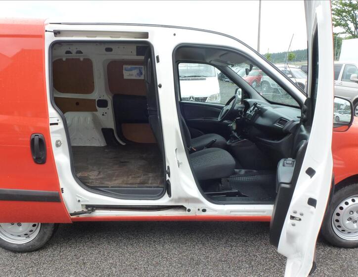 Opel Combo 24