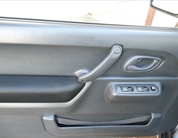 Suzuki Jimny SUV / Terénní 1,3 l 62 kw