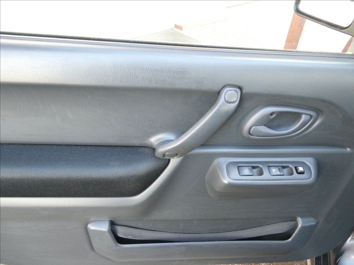 Suzuki Jimny SUV / Terénní 1,3 l 62 kw