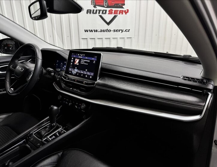 Jeep Compass SUV / Terénní 1,3 l 140 kw