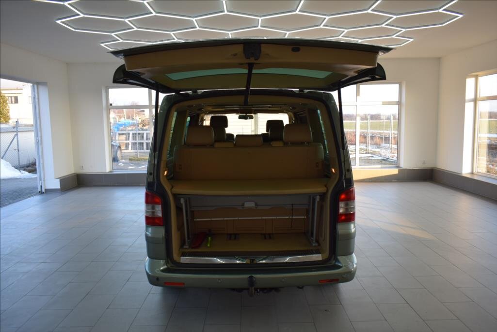 Volkswagen Multivan VAN-Minibus 2,5 l 128 kw