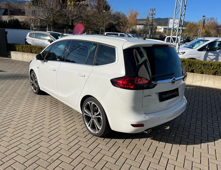 Opel Zafira 4