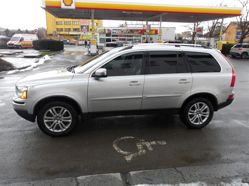 Volvo XC90 SUV 2,4 l 136 kw