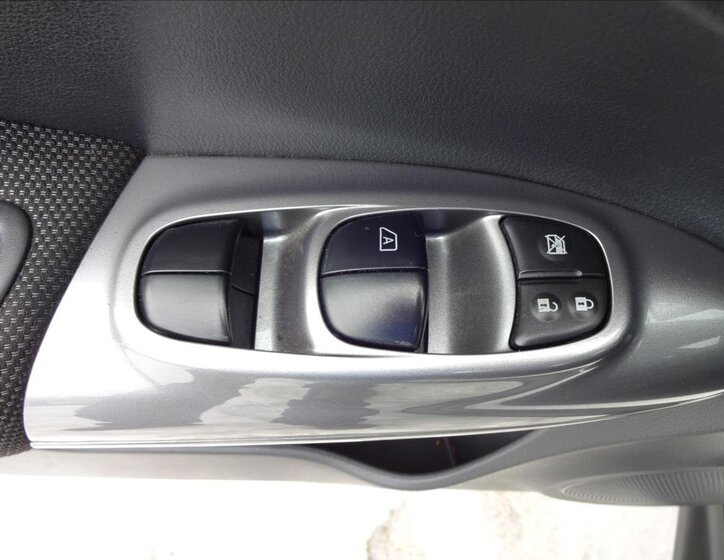 Nissan Juke Hatchback 1,6 l 86 kw