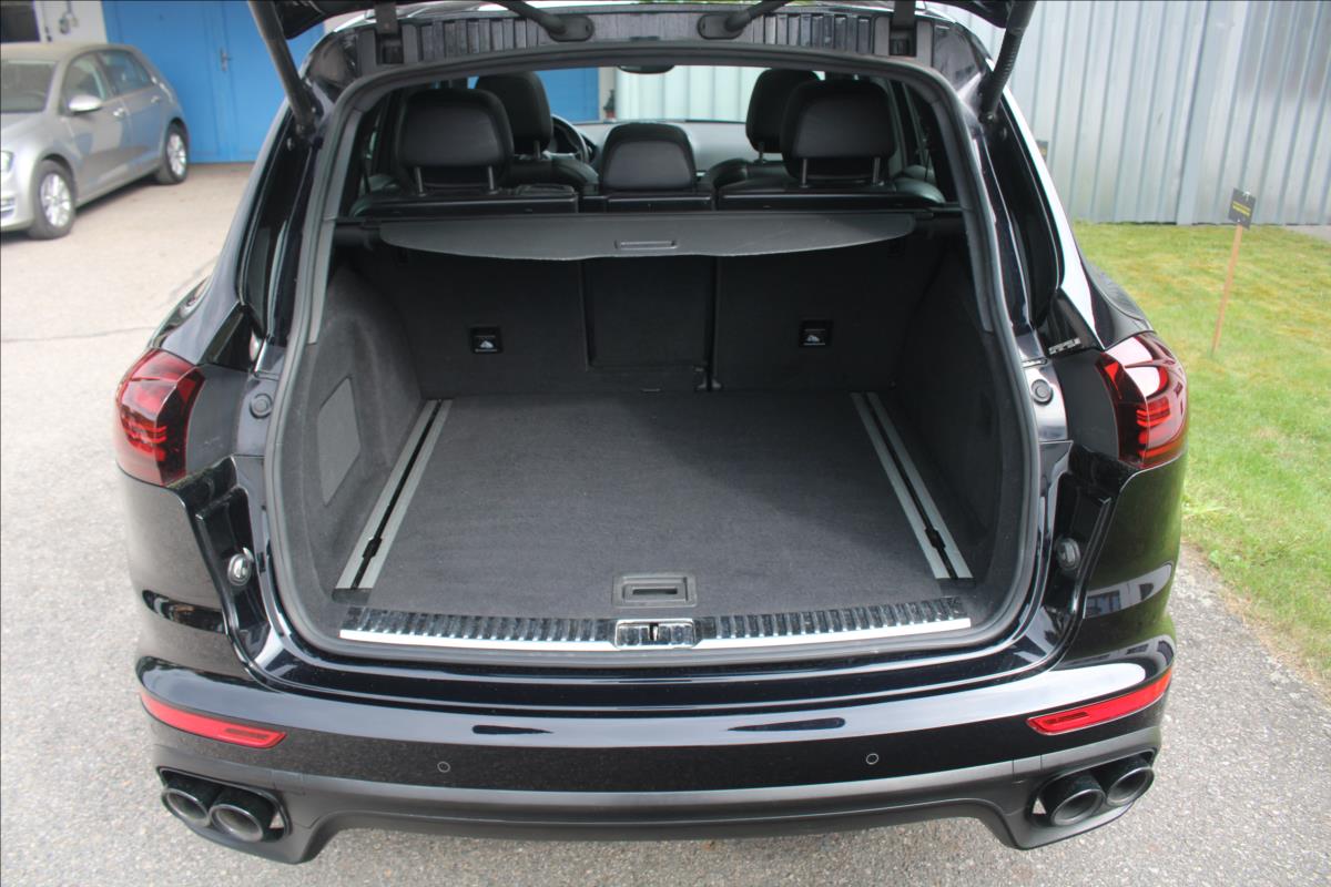 Porsche Cayenne SUV 4,1 l 283 kw