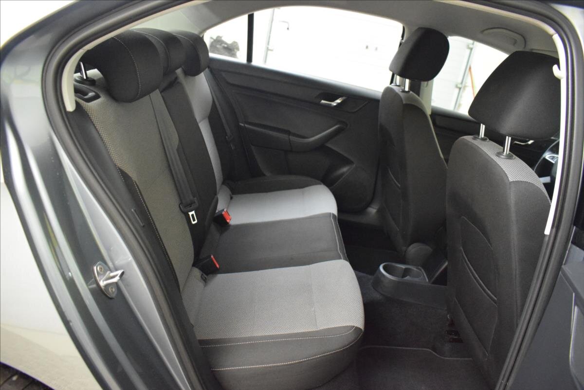 Škoda Rapid Liftback 1,2 l 77 kw