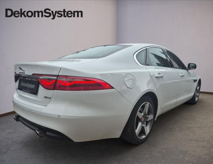 Jaguar XF Sedan / Limuzína 3,0 l 221 kw