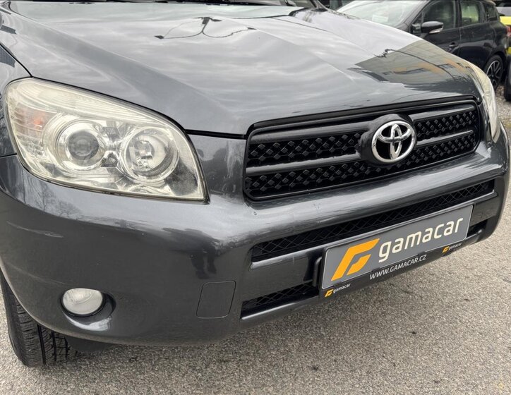 Toyota RAV4 SUV / Terénní 2,2 l 100 kw