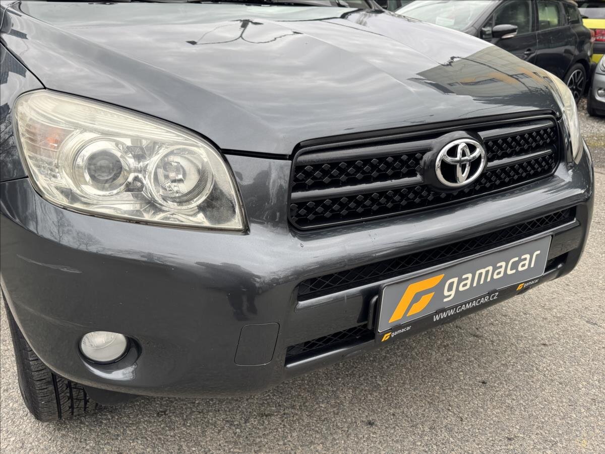 Toyota RAV4 SUV / Terénní 2,2 l 100 kw