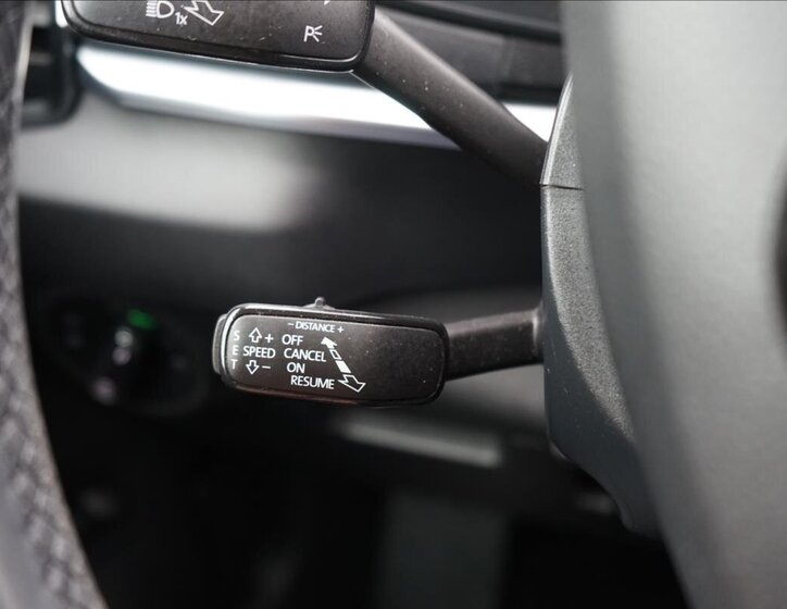 Škoda Karoq SUV 1,5 l 110 kw