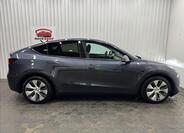 Tesla Model Y 10