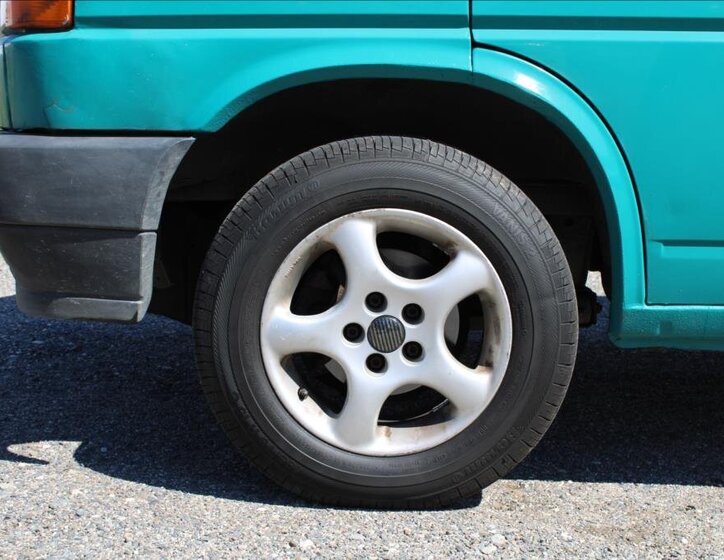 Volkswagen Caravelle Kombi 2,4 l 57 kw