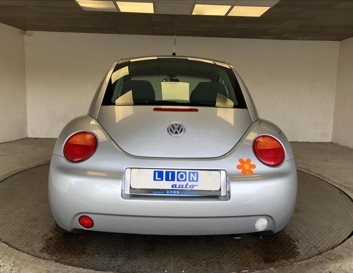 Volkswagen New Beetle 6