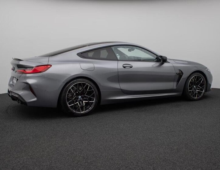 BMW M8 Kupé 4,4 l 460 kw