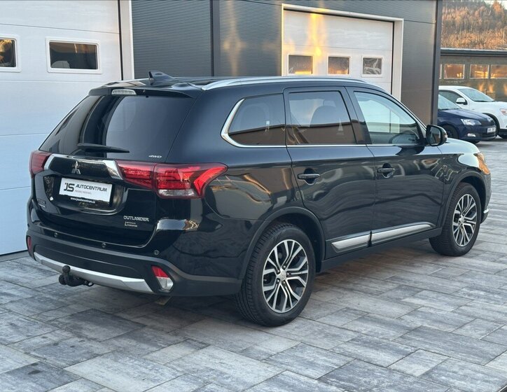 Mitsubishi Outlander SUV / Terénní 2,3 l 110 kw