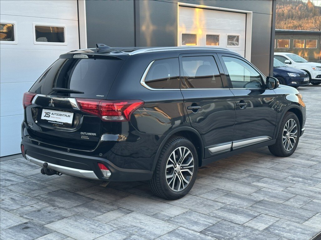 Mitsubishi Outlander SUV / Terénní 2,3 l 110 kw