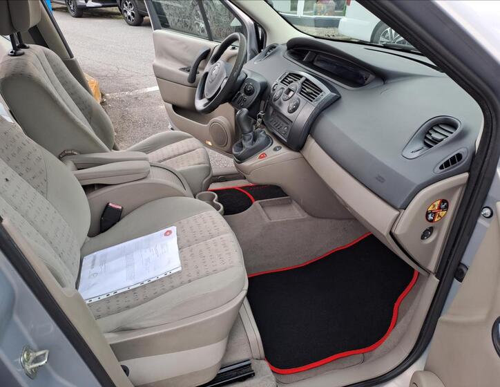 Renault Grand Scénic 8