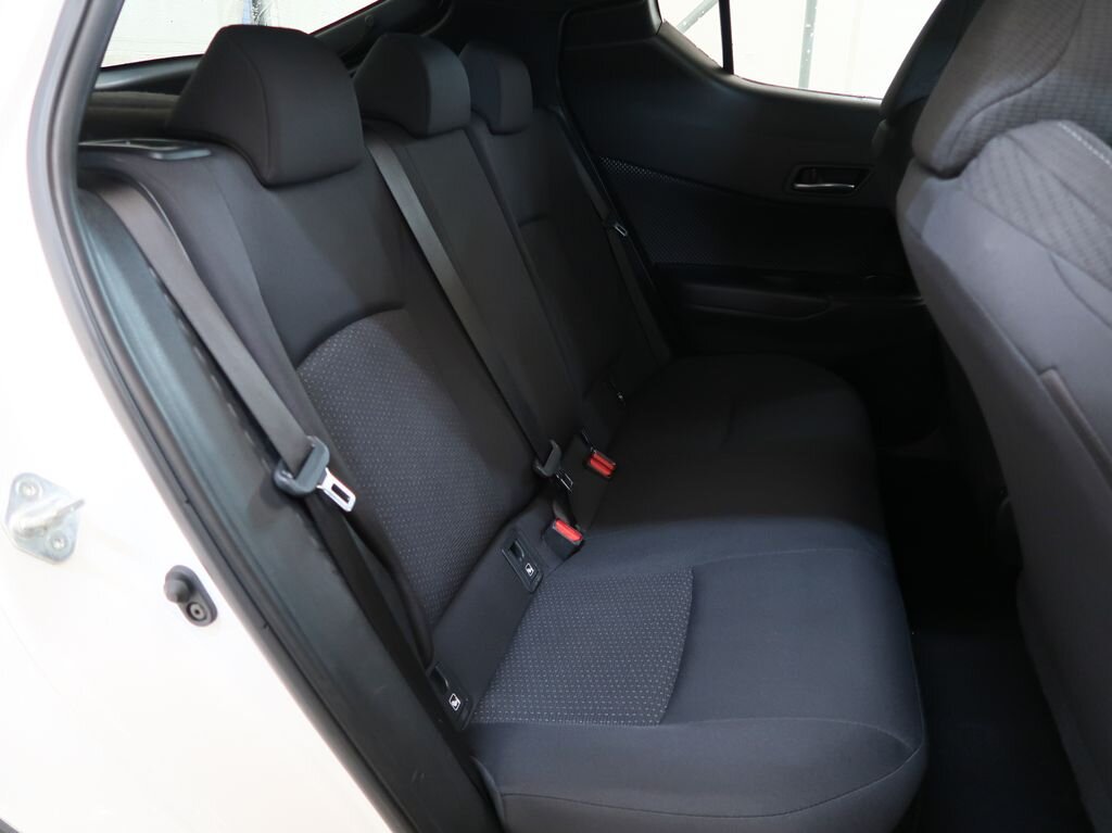 Toyota C-HR SUV 1,8 l 72 kw