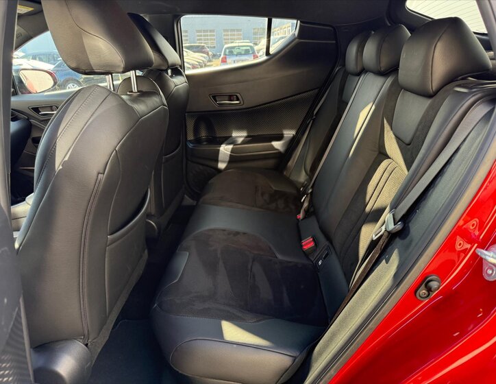 Toyota C-HR SUV 1,8 l 72 kw