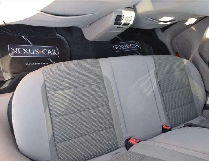 Volkswagen Golf Kombi 1,6 l 66 kw