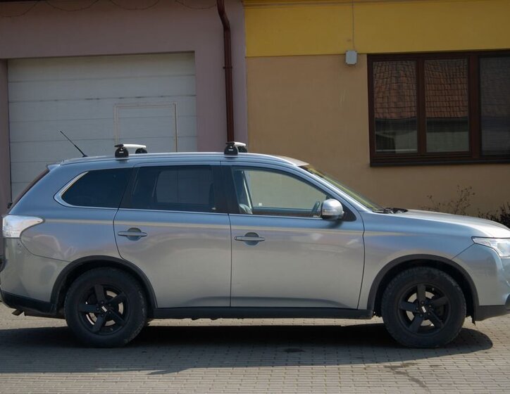 Mitsubishi Outlander SUV / Terénní 2,3 l 110 kw
