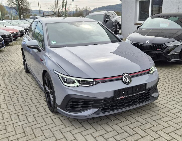 Volkswagen Golf Hatchback 2,0 l 221 kw