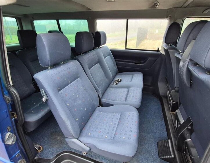 Volkswagen Caravelle Kombi 2,5 l 75 kw
