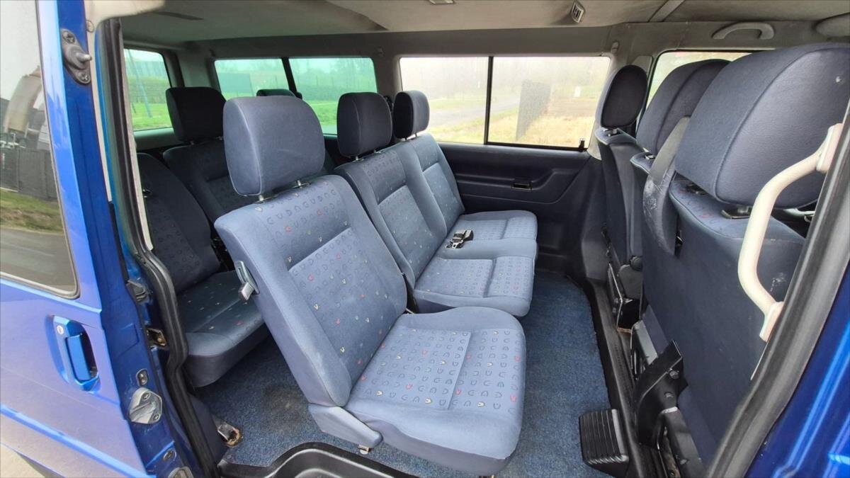 Volkswagen Caravelle Kombi 2,5 l 75 kw