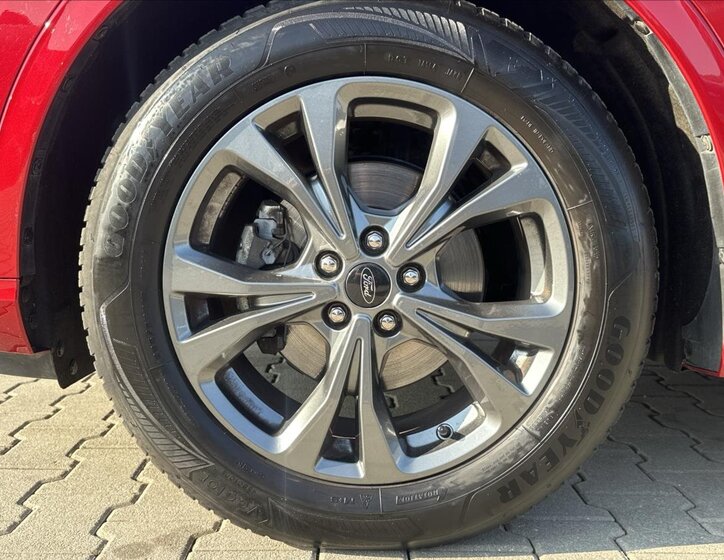 Ford Kuga SUV / Terénní 1,5 l 110 kw