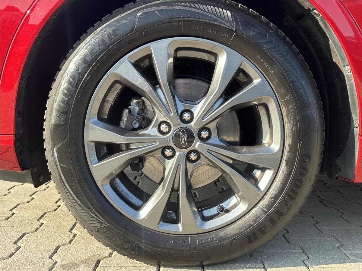 Ford Kuga SUV / Terénní 1,5 l 110 kw