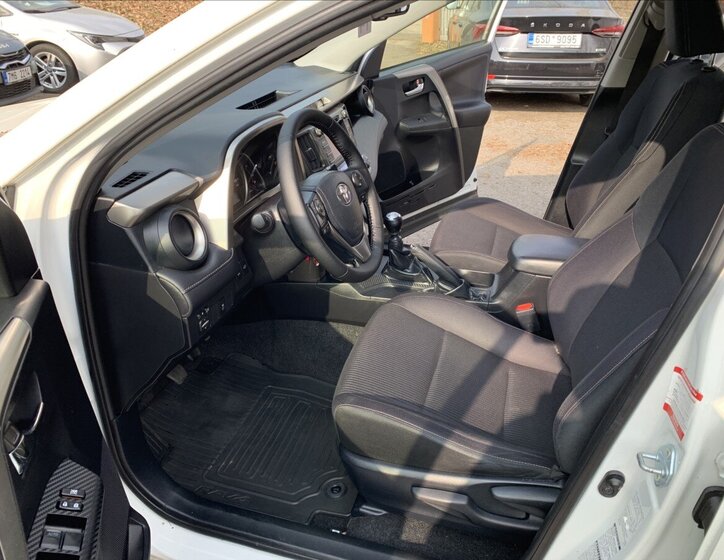 Toyota RAV4 SUV / Terénní 2,2 l 110 kw