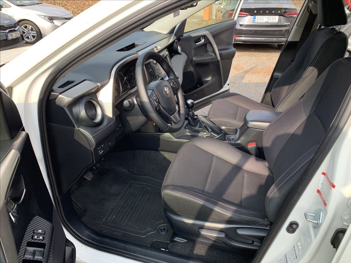 Toyota RAV4 SUV / Terénní 2,2 l 110 kw