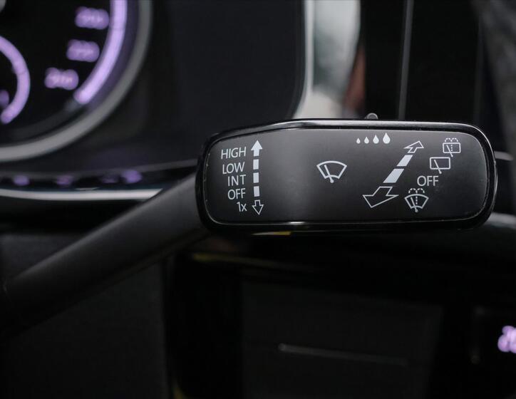 Volkswagen Multivan 25