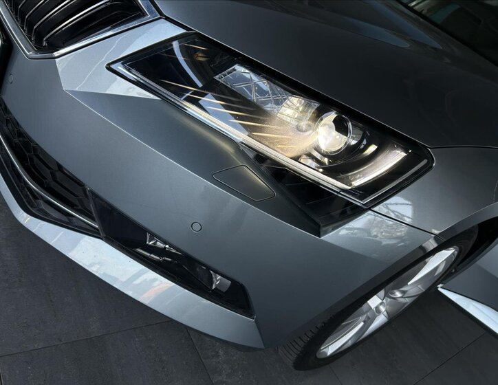 Škoda Superb Sedan / Limuzína 1,4 l 110 kw