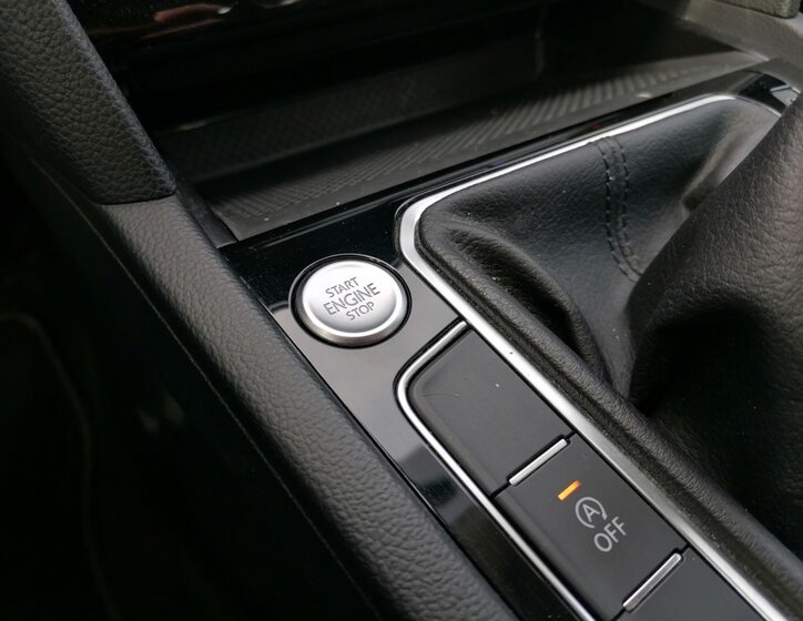 Volkswagen Passat Sedan / Limuzína 1,5 l 110 kw