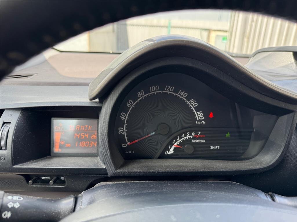 Toyota iQ Hatchback 998,0 50 kw