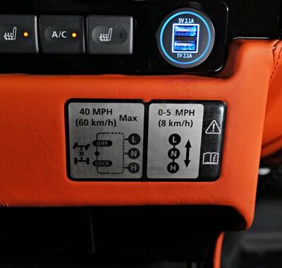 Land Rover Defender 22