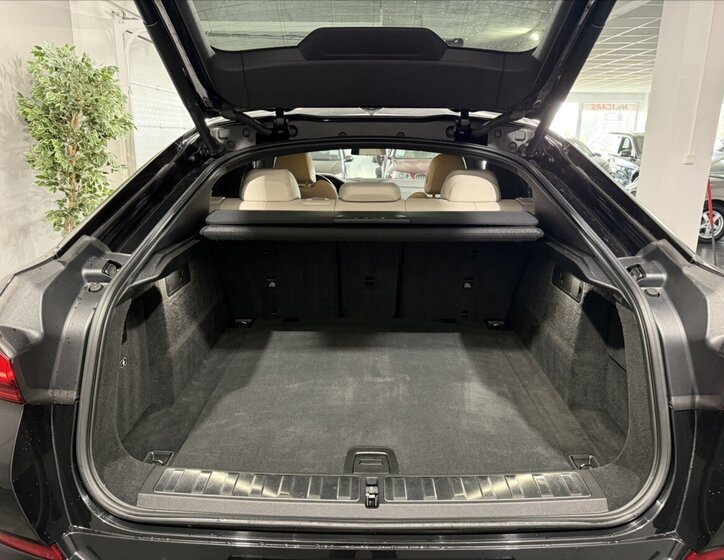 BMW X6 Sedan / Limuzína 3,0 l 250 kw