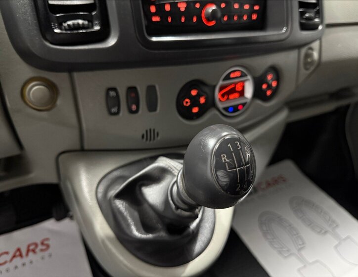 Renault Trafic 12