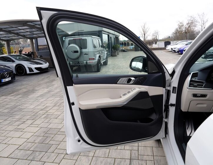 BMW X7 SUV / Terénní 3,0 l 250 kw