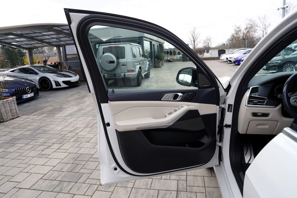 BMW X7 SUV / Terénní 3,0 l 250 kw