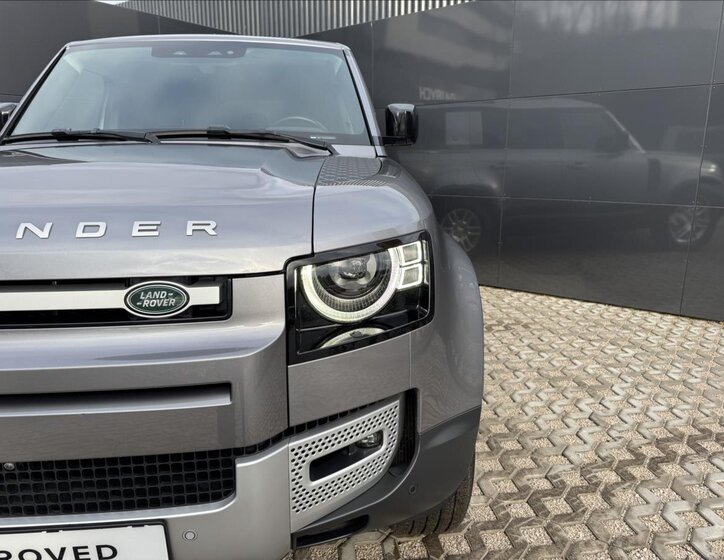 Land Rover Defender 28