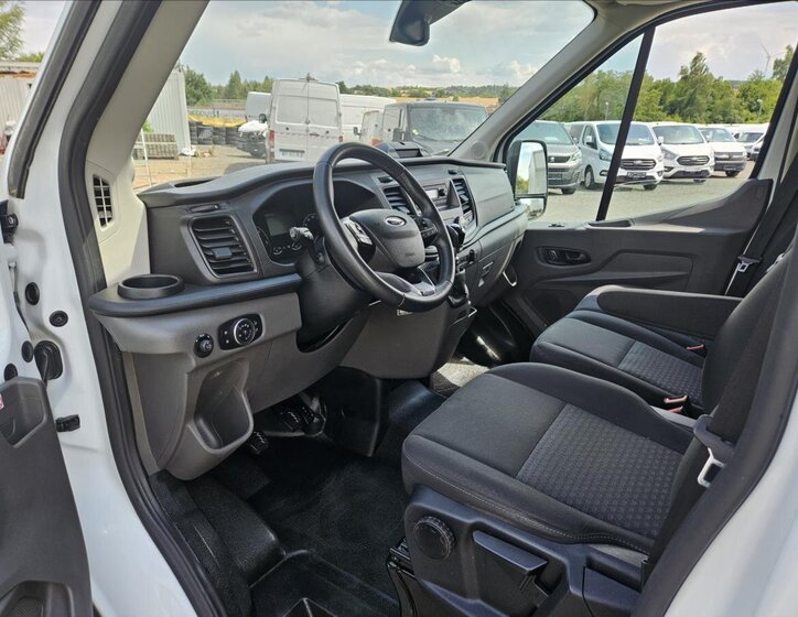 Ford Transit 9