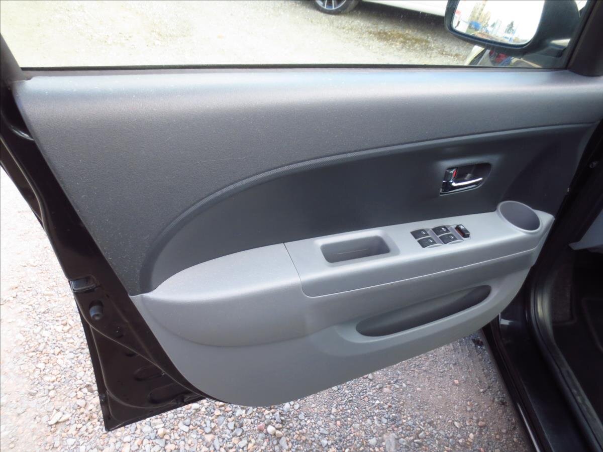 Subaru Justy Hatchback 998,0 51 kw