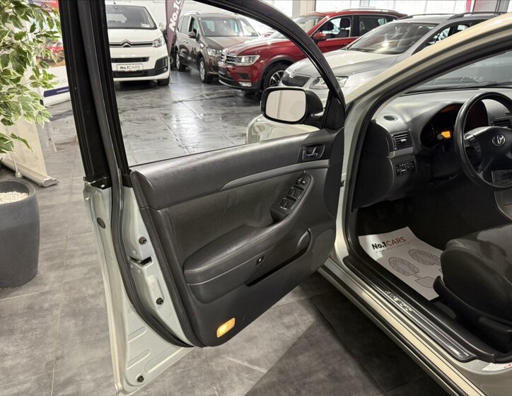 Toyota Avensis Liftback 1,8 l 95 kw